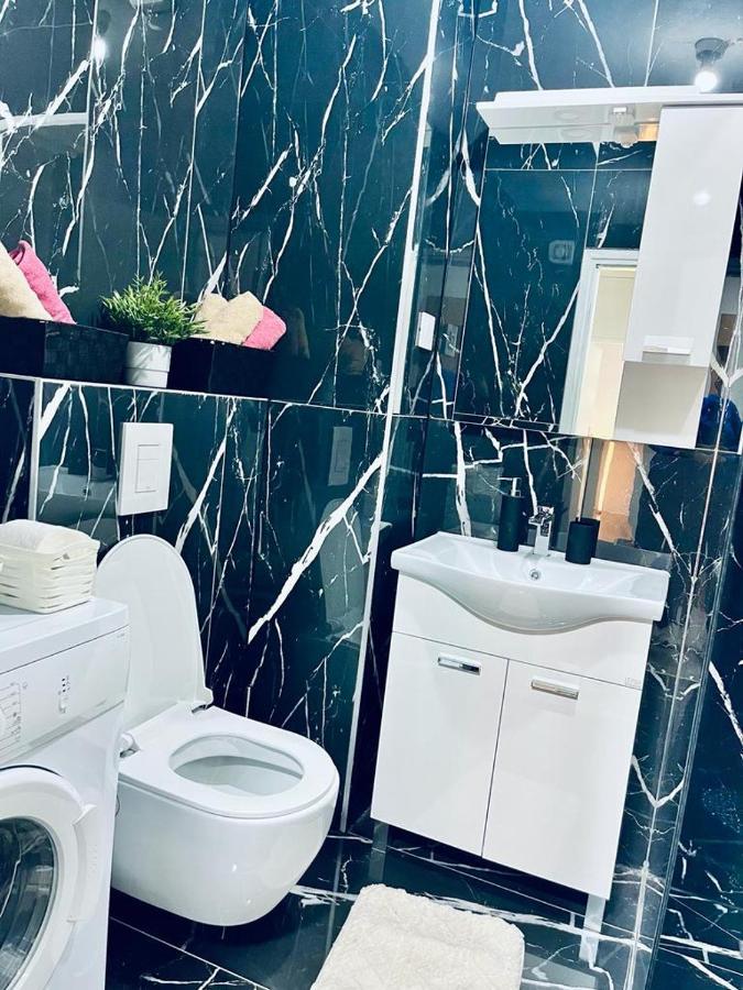Stan Na Dan Kozarska Dubica Apartamento Bosanska Dubica Exterior foto