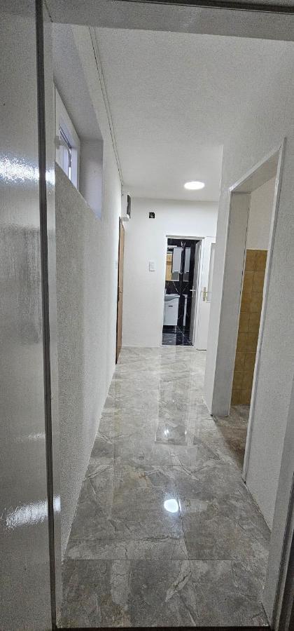 Stan Na Dan Kozarska Dubica Apartamento Bosanska Dubica Exterior foto