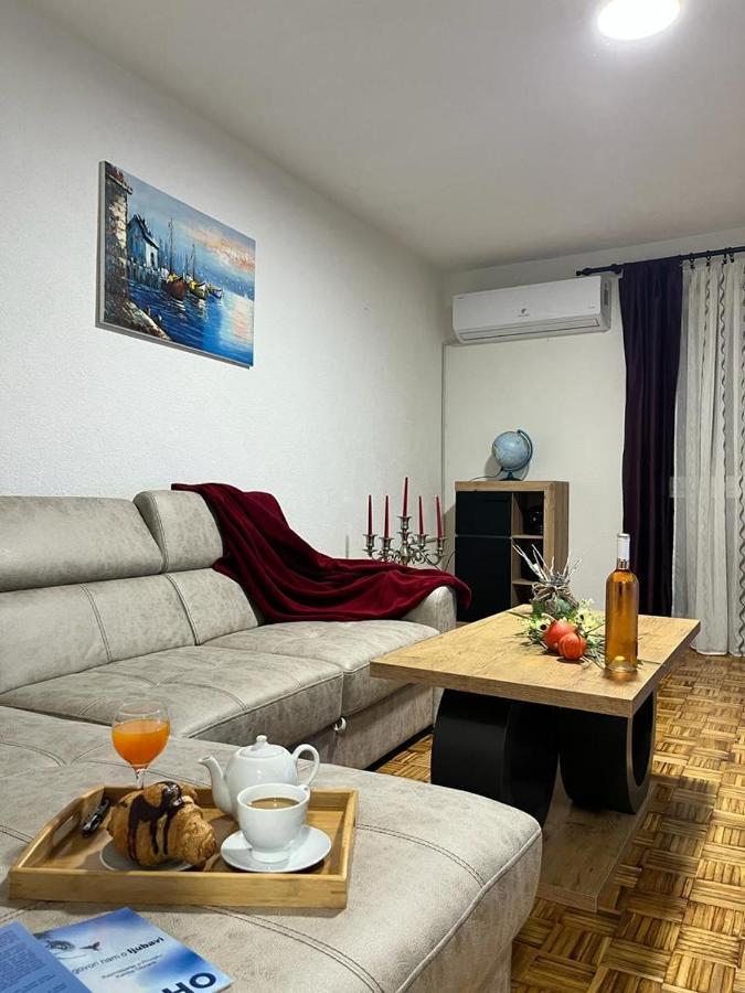 Stan Na Dan Kozarska Dubica Apartamento Bosanska Dubica Exterior foto