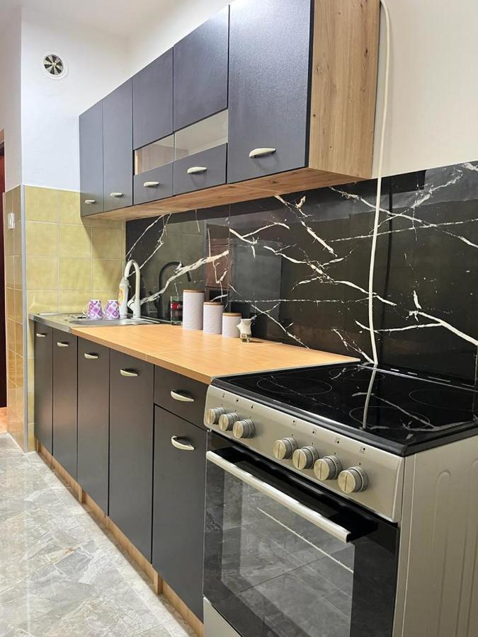 Stan Na Dan Kozarska Dubica Apartamento Bosanska Dubica Exterior foto